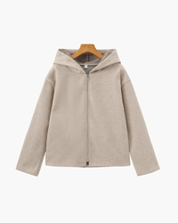 Manteau zippé à capuche en laine mélangée beige, à plat vue de face sur cintre – Manteau zippé à capuche en laine pour femme