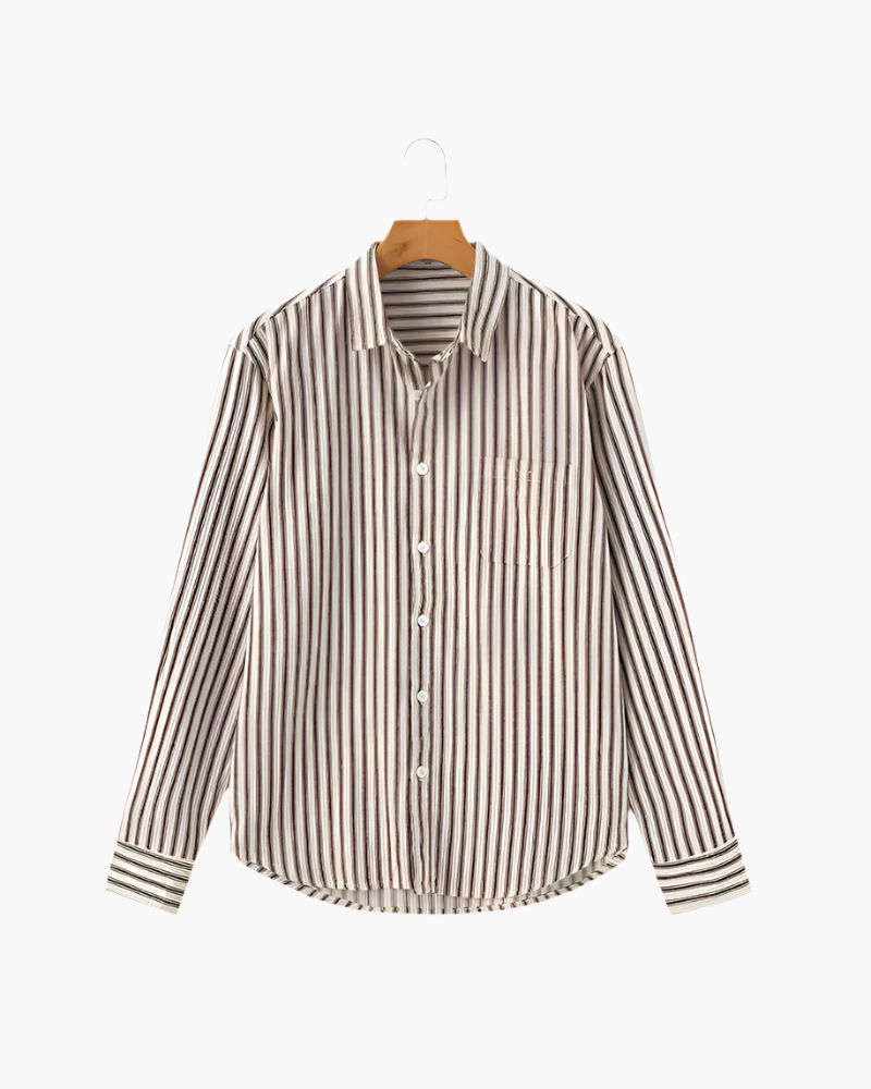 Chemise à rayures verticales marron et crème à col pointu et poche poitrine sur cintre, vue de face