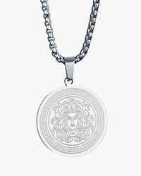 Colgante de medallón plateado con cabeza de Medusa en cadena veneciana de acero inoxidable